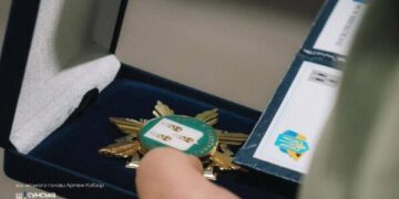 Родинам 12 полеглих Захисників передали відзнаки «Почесний громадянин міста Суми»