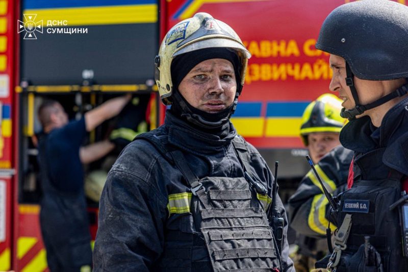 Рятувальники ліквідували масштабні пожежі, спричинені авіаційними ударами по Сумській громаді