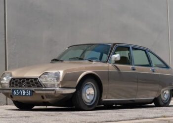 Непоказний раритет: на аукціон виставили 53-річний Citroen із незвичним двигуном (ФОТО)