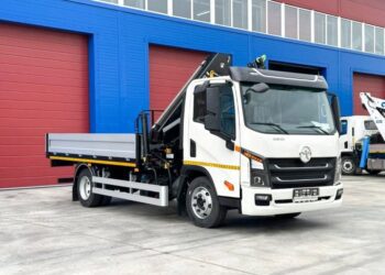 В Україні виготовили універсальний вантажний автомобіль із краном-маніпулятором (ФОТО)