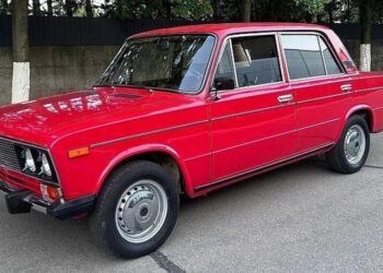 ВАЗ 2106 1989 року у стані “капсули часу” із пробігом 12000 км продають у Дніпрі (ФОТО)