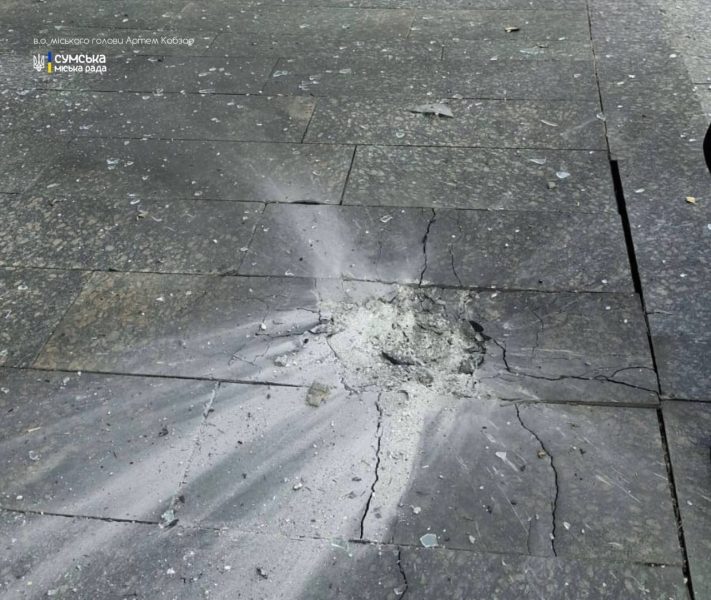 Під час вибуху у центрі Сум поранило 28-річного чоловіка, який їхав на велосипеді