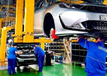 Продають дорожче, ніж оригінал: у РФ виробляють “підроблені” BMW, у компанії обурені
