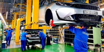 Продають дорожче, ніж оригінал: у РФ виробляють “підроблені” BMW, у компанії обурені