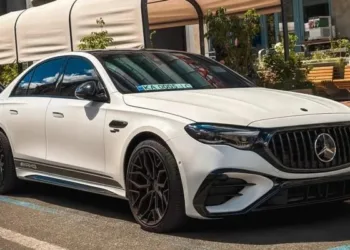 У Києві помітили один із найпотужніших Mercedes E-Class за 5 мільйонів (ФОТО)