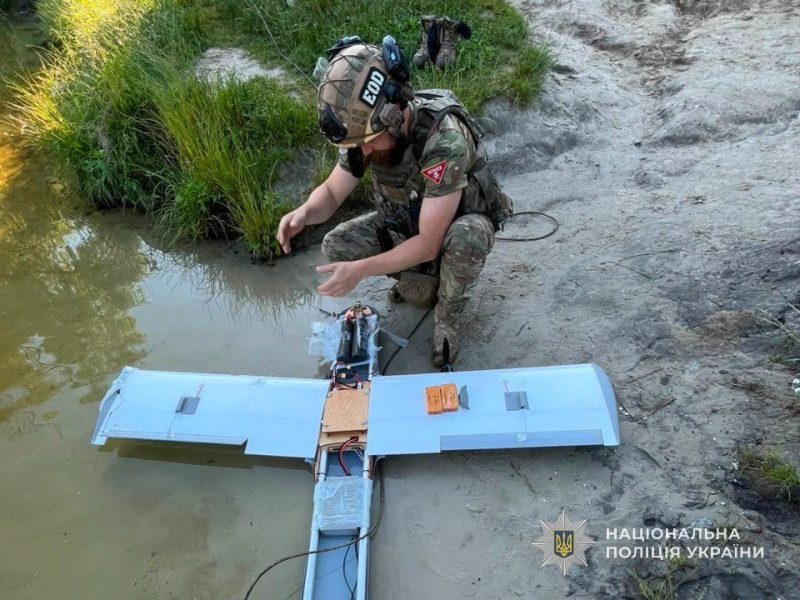 У Сумах вибухотехніки поліції знешкодили ударний дрон, начинений вибухівкою