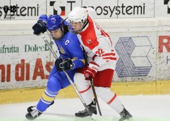 Збірна України з хокею U-18 почала ЧС з розгромної перемоги