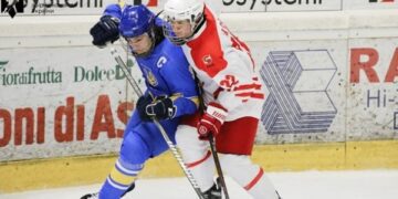 Збірна України з хокею U-18 почала ЧС з розгромної перемоги