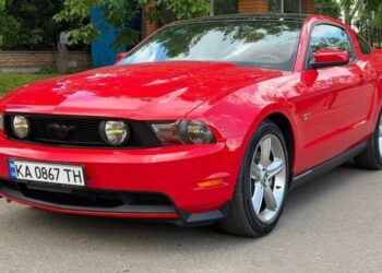 Лише 226 км: Ford Mustang 2009 року у стані капсули часу виставили на продаж у Києві (ФОТО)