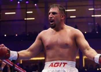 Агіт Кабайел відреагував на відмову Усика від поєдинку з ним