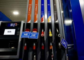 Казахстан почав постачати бензин Росії
