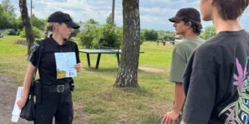 Безпечні літні канікули: поліцейські Конотопщини нагадали підліткам правила відпочинку на водоймах