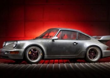 Капсула часу: покритий пилом Porsche 911 продали на аукціоні за рекордні $4,7 мільйона (ФОТО)