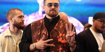 Усик пояснив, чому відмовився від усіх своїх титулів