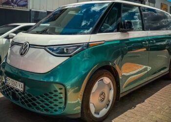 У дусі хіпі: в Києві засвітився електромобіль Volkswagen у ретростилі (ФОТО)