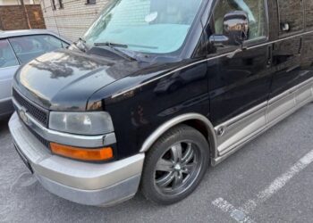 У Києві продають рідкісний повнопривідний фургон Chevrolet Express (ФОТО)