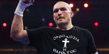 Усик планує життя поза боксом на рингу