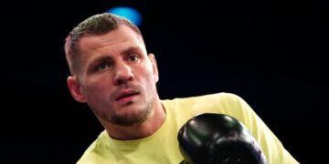 Денис Берінчик битиметься з Семом Ноуксом у рамках андеркарду поєдинку Ітаума — Хргович