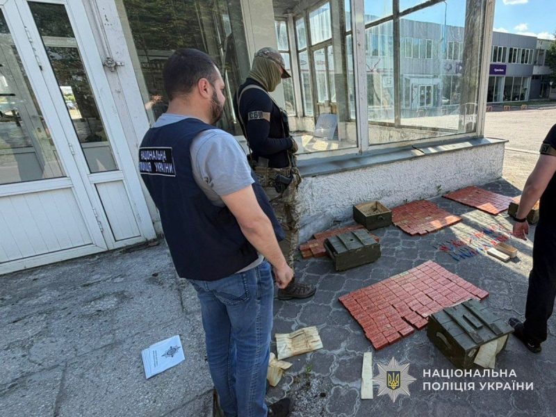На Сумщині поліцейські повідомили про підозру чоловіку у незаконному зберіганні вибухових речовин та пристроїв