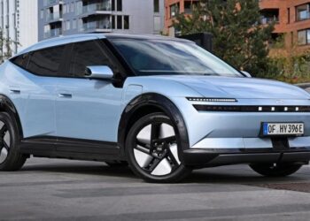 Hyundai представив базову версію електрохетчбеку Ioniq 3, але з багатим оснащенням (ФОТО)