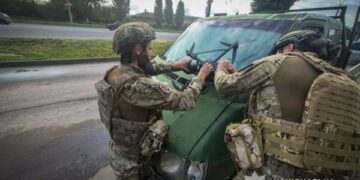 У Сумах знешкодили  FPV-дрон на оптоволокні, який не вибухнув після влучання в авто