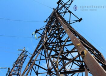 Майже 2,5 тисячі пошкоджених енергооб’єктів: у Сумиобленерго пояснили ситуацію з відключеннями + Фото