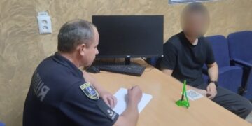 Молодик із Сумщини в соцмережах видавав себе за жінок та під виглядом романтичних стосунків ошукував військовослужбовців