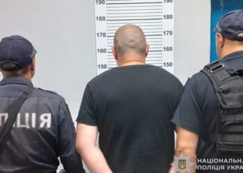 На Конотопщині чоловіка підозрюють у жорстокому побитті 4-річної дитини: хлопчик у реанімації