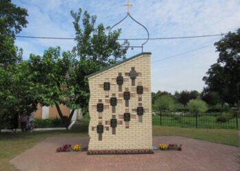 На Конотопщині вшанували 10-річчя унікального пам’ятного знака зруйнованим храмам + Фото