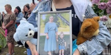 На Роменщині попрощалися з 25-річною Іриною Шевченко та її півторарічною донькою, яких убив російський безпілотник у ніч на 3 липня у Ромнах