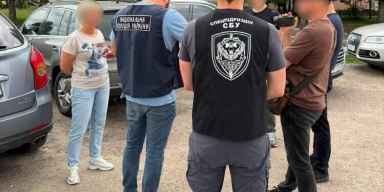 На Сумщині начальницю відділення рекрутингу підозрюють в отриманні хабарів від військових