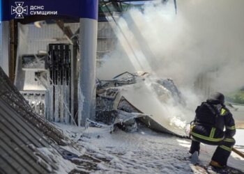 На Сумщині рятувальники під час ліквідації наслідків ворожої атаки потрапили під повторний обстріл