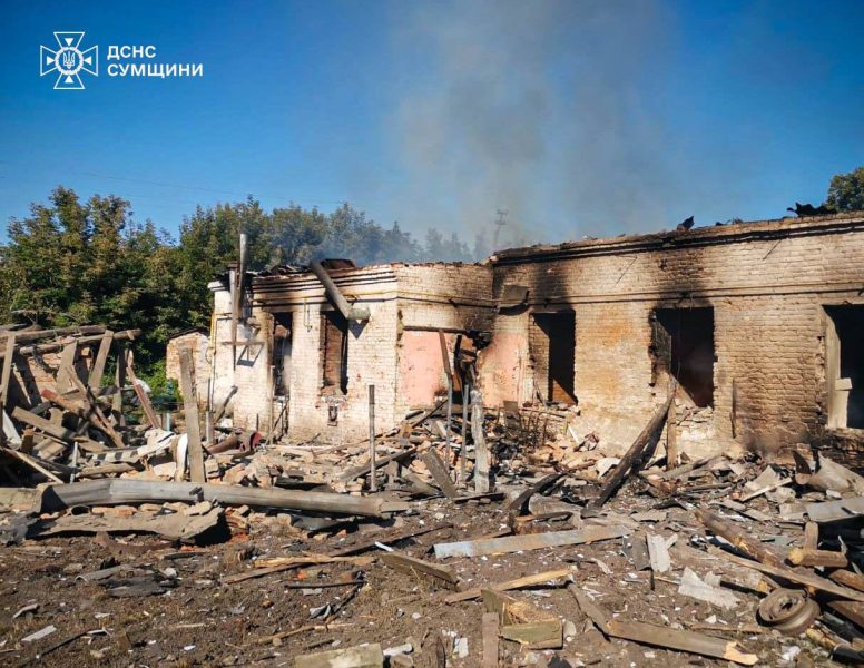 На Сумщині рятувальники під час ліквідації наслідків ворожої атаки потрапили під повторний обстріл