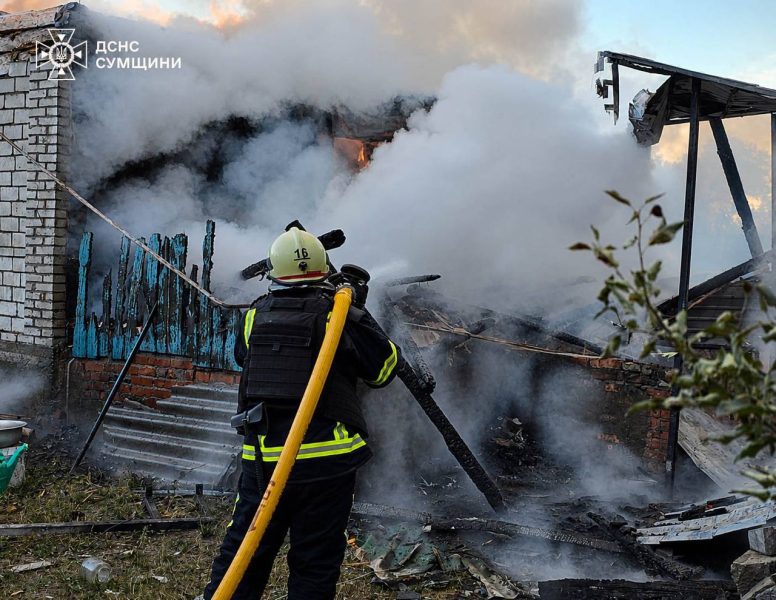 На Сумщині рятувальники під час ліквідації наслідків ворожої атаки потрапили під повторний обстріл