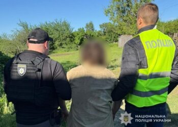 Правоохоронці Сумщини викрили чоловіка, який через месенджери розбещував дітей