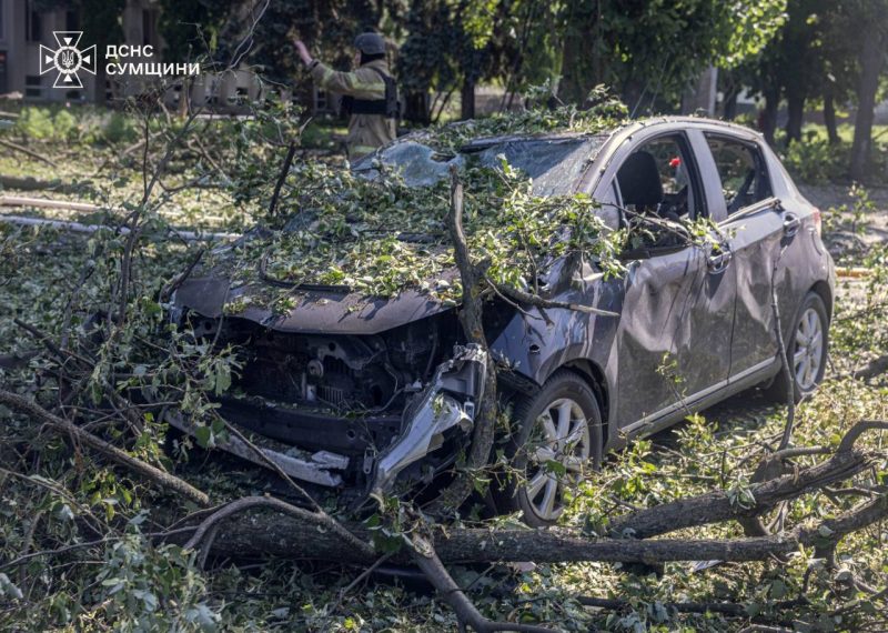 Троє загиблих і 17 поранених: росія вдарила КАБами по Сумах