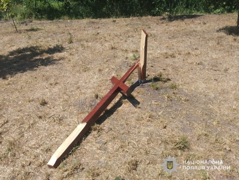 У Конотопі пошкодили хрест на місці майбутнього храму — поліція відкрила кримінальне провадження