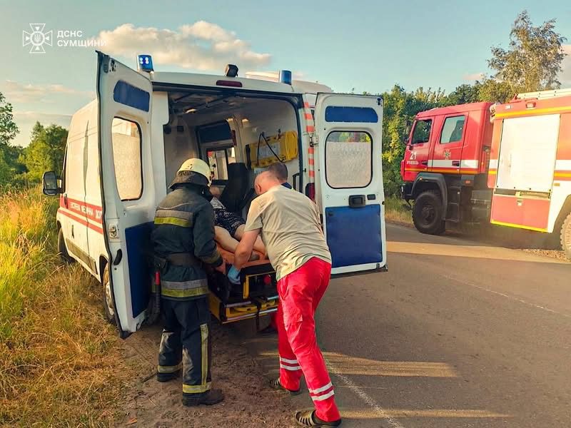 У Кролевці рятувальники деблокували водія після ДТП