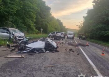 У Кролевці сталася смертельна ДТП: загинули двоє людей, серед постраждалих — троє дітей