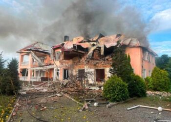 У Новгород-Сіверському районі унаслідок ворожої атаки зруйновано пансіонат та поранено чоловіка