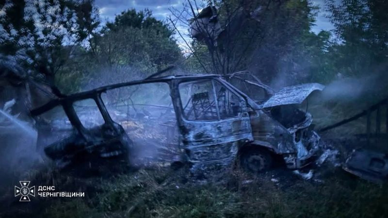 У Новгород-Сіверському районі унаслідок ворожої атаки зруйновано пансіонат та поранено чоловіка