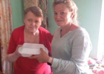У Роменській громаді соціальні працівники щодня доставляють гарячі обіди самотнім і вразливим мешканцям