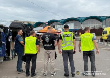 У Сумах на ринку шукали нелегалів