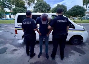 У Сумах поліцейські затримали чоловіка, який зрізав тролейбусні дроти після авіаудару
