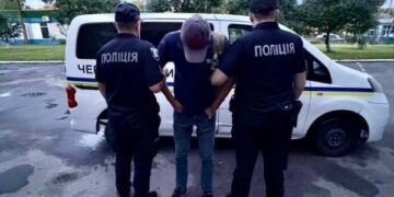 У Сумах поліцейські затримали чоловіка, який зрізав тролейбусні дроти після авіаудару