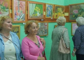 «У світі натюрмортів»: у шосткинській бібліотеці експонують понад 30 картин Елли Римської