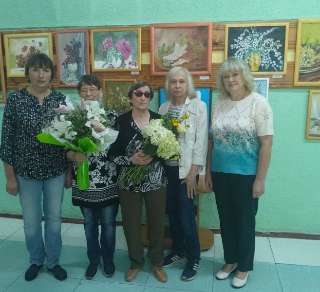 «У світі натюрмортів»: у шосткинській бібліотеці експонують понад 30 картин Елли Римської