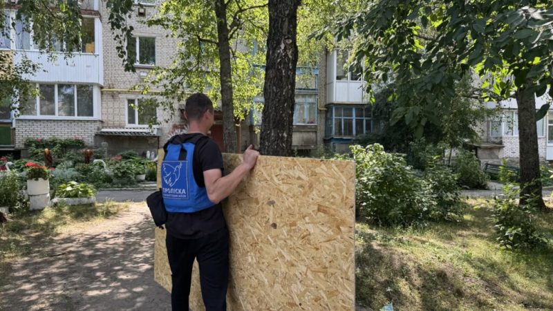 Волонтери “Проліска” надали постраждалим жителям Конотопщини матеріали для екстреного ремонту житла