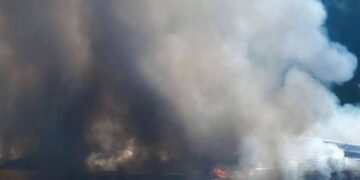 Жінка та двоє чоловіків – у важкому стані внаслідок повторного удару рф по АЗС у Сумах