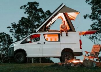 Мінівен Toyota схрестили з Land Cruiser, щоб створити найекстремальніший автодім (ВІДЕО)
